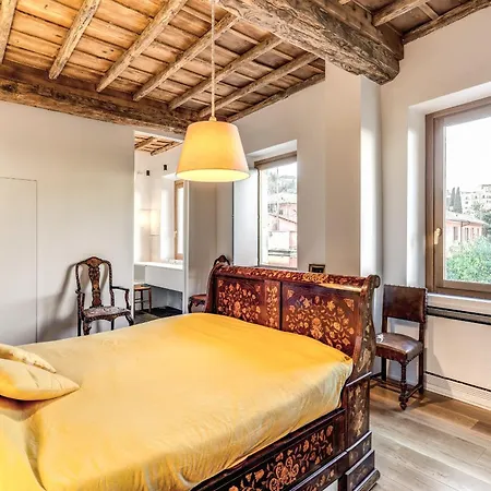 Trastevere Outstanding 4 Bedroom Terraced Apartment *